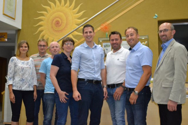 Modellregionsmanagerin Karina Pöhn, Roman Prager (Gemeinde Moorbad Harbach), Stefan Stangl (Gemeinde St. Martin), Martina Sitz (Bürgermeisterin Gemeinde Bad Großpertholz), Obmann Klaus Stebal (Gemeinde Großschönau), Herwig Krenn (Gemeinde Unserfrau-Altweitra), Patrick Layr (Gemeinde Weitra) und Otmar Kowar (Bürgermeister Unserfrau-Altweitra) starten voller Tatendrang in die neue Phase der Klima- und Energie-Modellregion. | Foto: KEM Lainsitztal