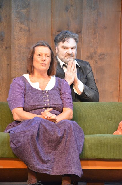 Brillantes Schauspiel im Kranewitterstadl in Telfs: Mein Ungeheuer von Felix Mitter als Gastspiel der Steudltenn Uderns.