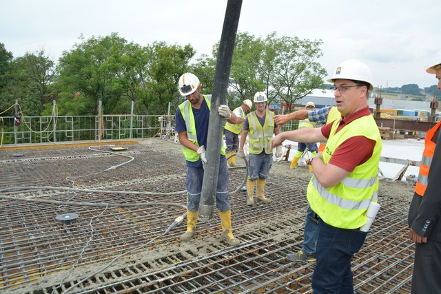 Der letzte Beton für die Erlaufbrücke wurde nun eingegossen.