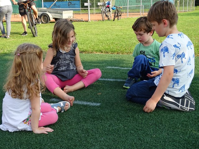 Redlhamer Kinder am Spielplatz