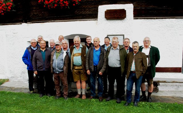 Lungauer Alt-Feuerwehrchefs auf Erkundungstour in Zederhaus: Balthasar Kösslbacher, Karl Graggaber, Erwin Pichler, Josef Schiefer, Erwin Hamberger, Hans Schiefer, Karl Pöllitzer, Peter Pfeifenberger, Peter Schreilechner, Peter Santner, Hans Gruber, Hans Zehner, Lois Bogensperger, Hannes Tanner und Peter Löcker.