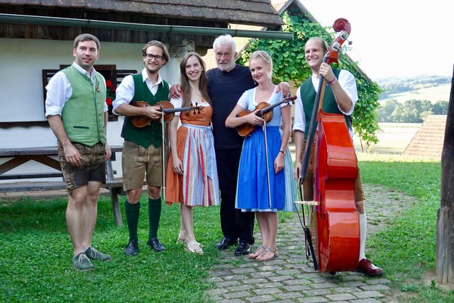 "Margrets Musi" aus der Steiermark fand in Kultursommer-Intendant Frank Hoffmann (Mitte) einen wahren Fan.
