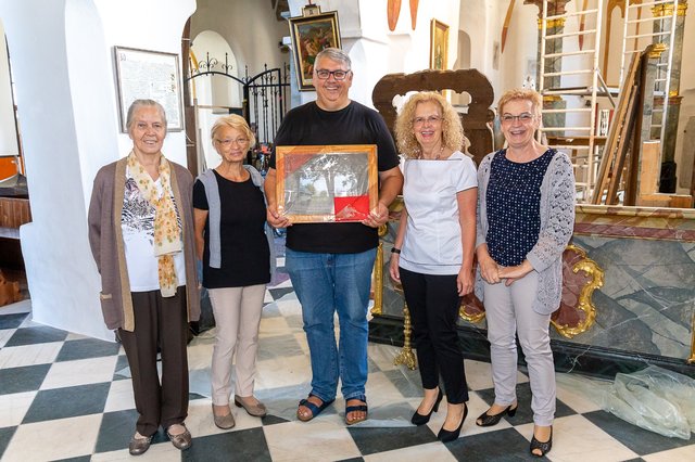 Spendenübergabe in "Maria im Dorn": Holda Herzog, Gusti Virgolini, Bruder Wolfgang, Brigitte Bock und Gerda Jessenig (v. li.)