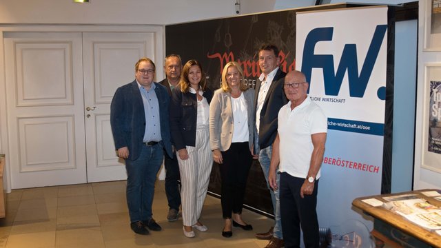 (v.l.n.r.): FW-Bezirksobfrau-Stv. Thorsten Aspetzberger, FW-Bezirksobfrau-Stv. Manfred Wiesinger, Gemeinderätin Olivera Stojanovic BSc, FW-Bezirksobfrau Vzbgm. Christa Raggl- Mühlberger, Geschäftsführende FW-Landesobmann Michael Fürtbauer und Gemeinderat Heinrich Taitl.