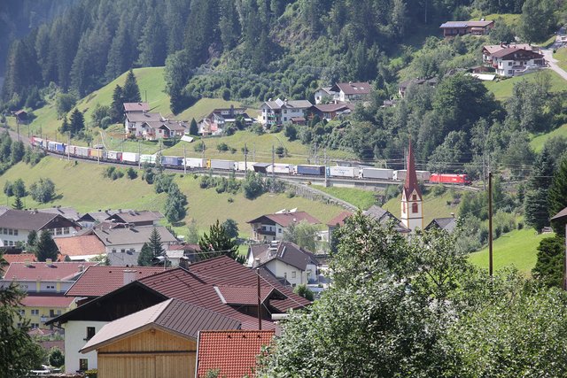 Die ÖBB Kündigen an, dass bis 2021 doppelt so viele LKW per Zug transportiert werden sollen.
