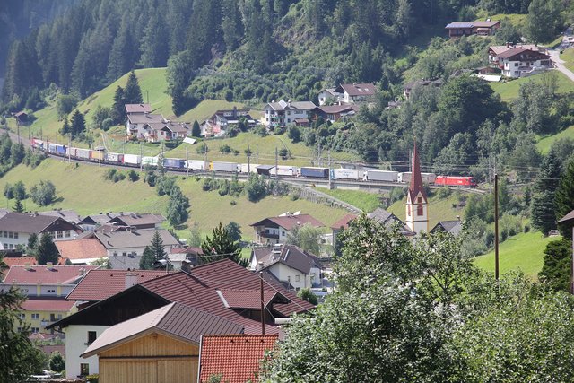 Die ÖBB Kündigen an, dass bis 2021 doppelt so viele LKW per Zug transportiert werden sollen. | Foto: ÖBB/Kapferer