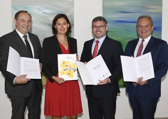 Geschäftsbereichsleiter Werner Baltram von der ÖBB-Infrastruktur AG, Silvia Angelo, Vorstandsmitglied der ÖBB-Infrastruktur AG, Landesrat Ludwig Schleritzko und ASFINAG-Vorstand Josef Fiala