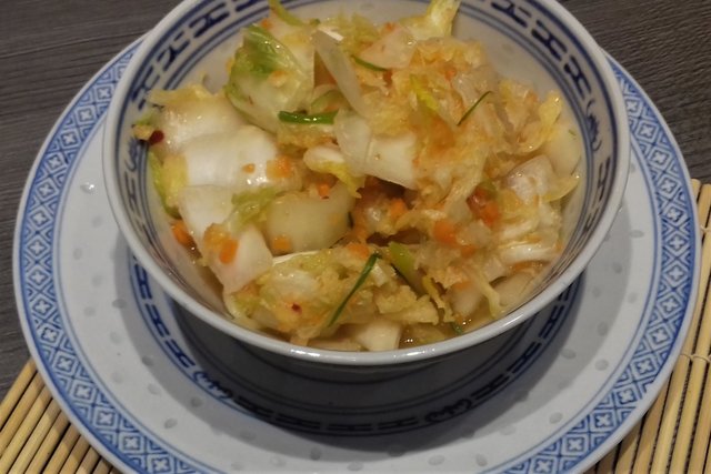 Kimchi passt zu Fisch, Fleisch und Kartoffeln.