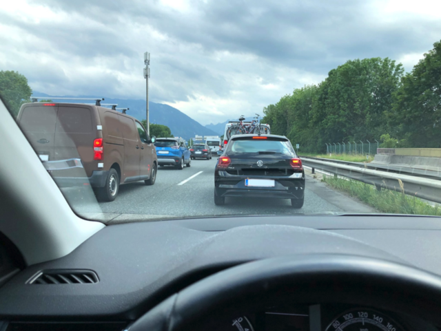 Achtung: momentan herrscht ein totales Verkehrschaos auf der Tauernautobahn! Der Stau könnte heute noch bis 17:00 Uhr andauern.