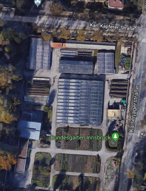 Im Grunde ist die Fläche, die für den Busparkplatz geopfert werden soll schon zum Teil versiegelt. Dort befinden sich die Glashäuser.