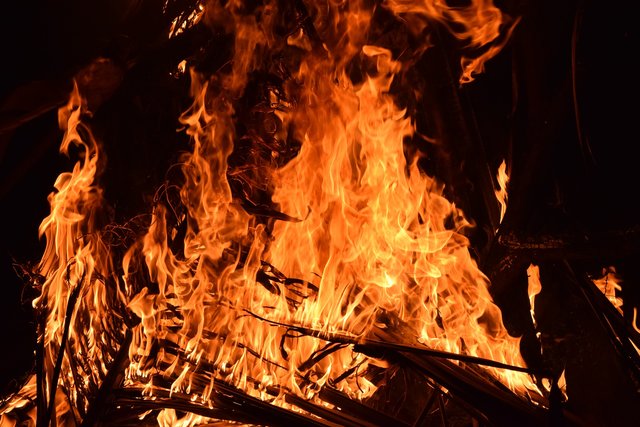 Bergfeuer im Brixental