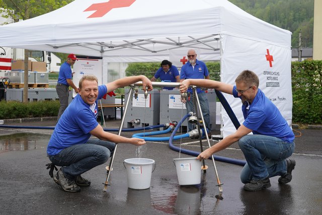 Mit den neu entwickelten Wasserverteil-Kits stellt das Rote Kreuz Oberösterreich eine nachhaltige, regionale Trinkwasserversorgung sicher.
