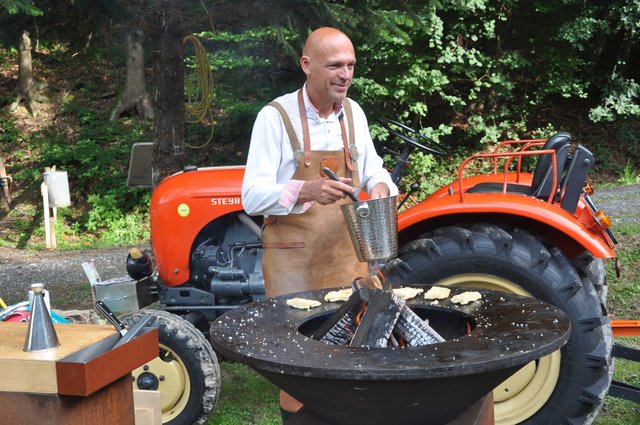 Wolfgang Wieser bereitete steirisch-italienisches Focaccia zu. | Foto: WOCHE