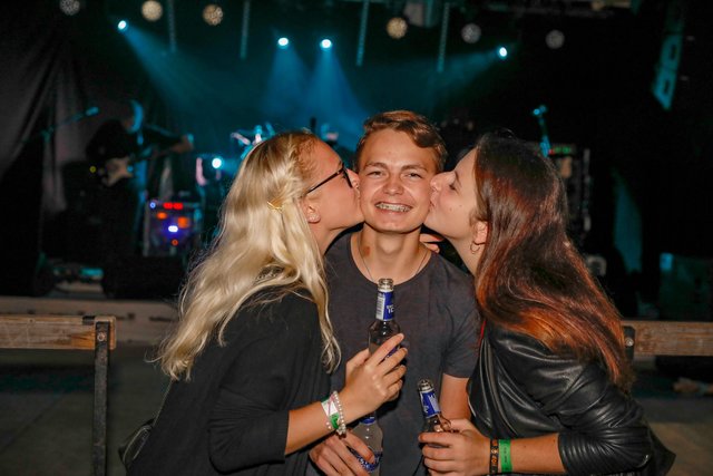 Die Geschwister Natalie, Tobias und Carmen (v. l.) haben sich lieb.