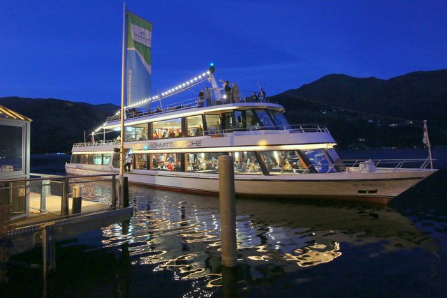 Abendliche Rundfahrt mit der MS Schmittenhöhe am Zeller See.