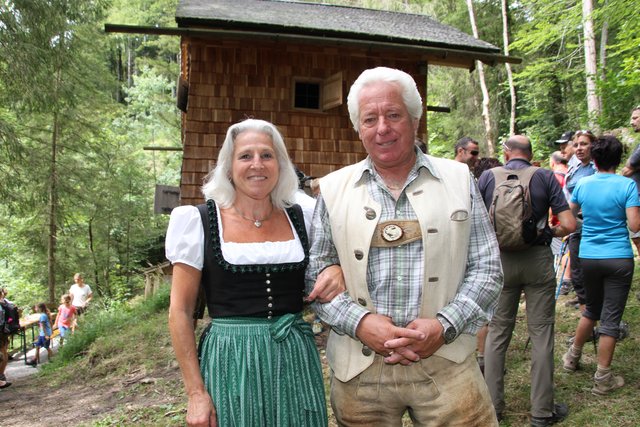 Bei der Schindlaumühle schenkten Josef und Roswitha Kreuzbichler aus.