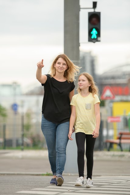 Eltern sollten den Schulweg mit den Kindern üben.