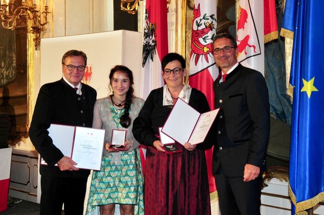 Jasmin Kircher und Elisabeth Oberdacher evakuierten BewohnerInnen beim Altersheimbrand in Schwaz.