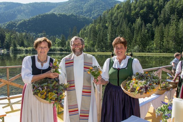 Ein besonderer Gottesdienst wurde am Schiederweiher gefeiert.