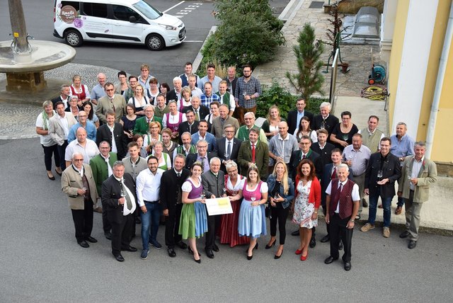 In der Fachschule Silberberg wurde der Abschied von Dir. Anton Gumpl würdig gefeiert.