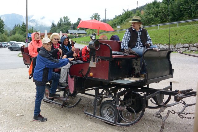 Aufsitzen zur Kutschenfahrt