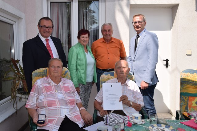 Auf dem Bild von links nach rechts: 1. Reihe Helene und Franz Scherzer; 2. Reihe BM Johann Bauer, Margarete Thiem, Sebastian Rabel und Hr. Gerhard Eder