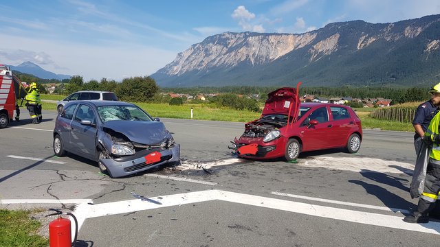 An beiden Fahrzeugen entstand Totalschaden