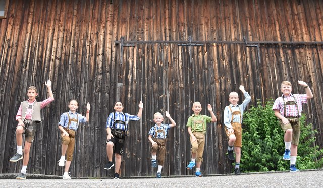 Im Takt - die jungen St.Georgener Schuhplattler | Foto: Gemeinde St.Georgen