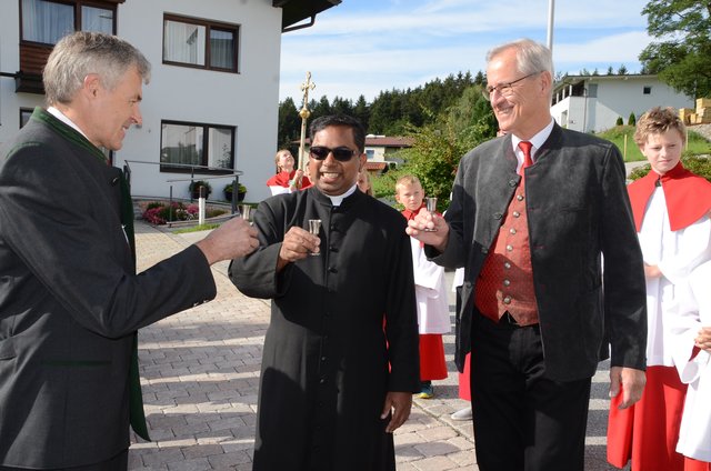 Ein letztes Schnapserl mit den Schwoicher Freunden.