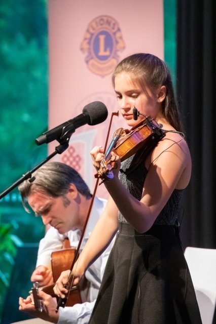 Geigenklänge gab es von Allegra Tinnefeld | Foto: Lions