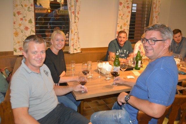 Winzer Thomas Kopfensteiner begrüßte viele Gäste, darunter auch Ruth Moser-Mayer, Werner Pilwax und Harald Mayer.
