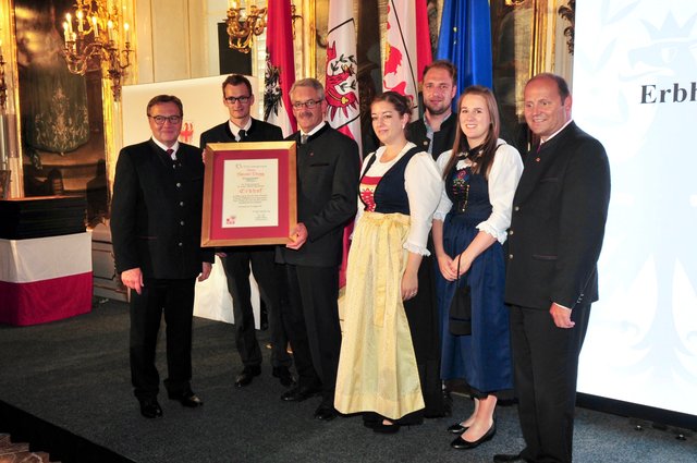Hannes Dengg aus Münster ("Denggalahof") wurde vom Land ausgezeichnet. | Foto: Manfred Hassl