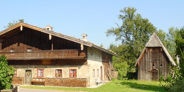 Freilichtmuseum Aignerhaus mit Troadkasten (Bild Heimatverein)