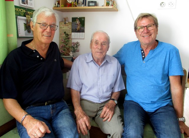 Johann Aichmayr mit Heinz Leitl und Karl Pihringer
(Foto Helmut Bauer)