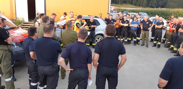 An der Baustellenbegehung nahmen 60 Feuerwehrleute aus der Oststeiermark und dem Südburgenland teil.