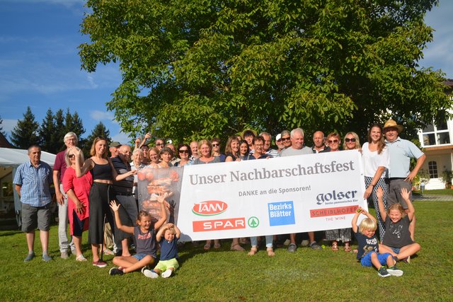 Beim ersten Nachbarschaftsfest trafen sich die Bewohner vom "Riegel" in Buchschachen bei Julia Ruiter.