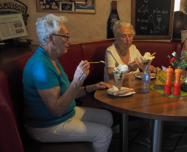 Die Themen der Kaffeerunde sind sehr vielfältig.
