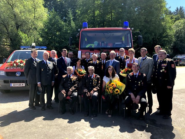 Feuerwehrkommandant Gottfried Hammerschmidt konnte zur Eröffnung des neuen Dorfzentrums und Feuerwehrhauses unter anderem auch Landtagspräsident Karl Wilfing begrüßen.