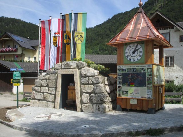 Der "neue" Dorfplatz in Perneck mit dem Salzabbau als Motto.