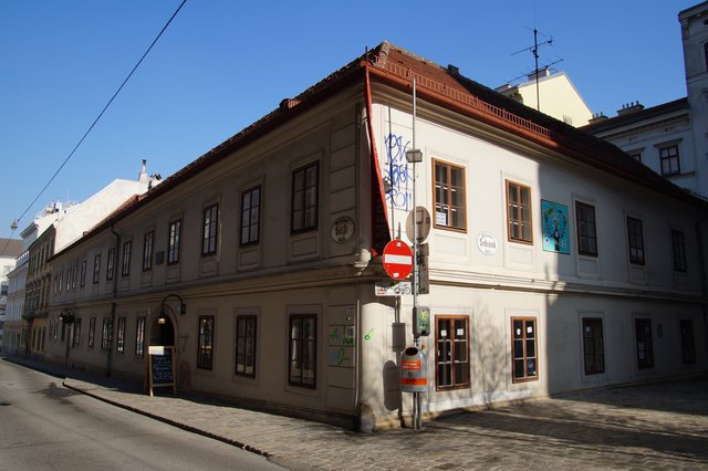 Das Neubauer Bezirksmuseum ist im Amerlinghaus in der Stiftgasse 8, Ecke Schrankgasse untergebracht.