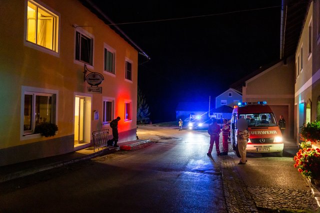 Das Feuer wurde von den alarmierten Einsatzkräften rasch gelöscht.  | Foto: FOTOKERSCHI.AT / BAYER