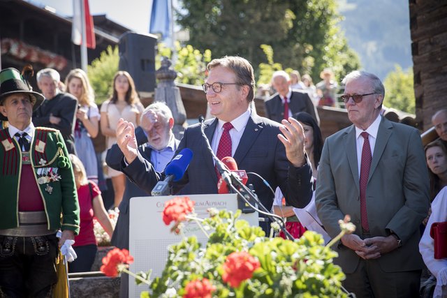 „Alpbach ist für mich ein echter Kraftplatz“, betonte LH Günther Platter bei seiner Festansprache am Alpbacher Kirchplatz. | Foto: © Land Tirol/Sedlak