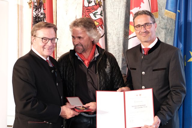 LH Günther Platter, Conrad Gruber und LH Arno Kompatscher (v.l.).  | Foto: Silberberger