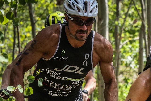 Wieder einmal nicht zu schlagen. Gerald Will beim Crosstriathlon in und um Klaus.