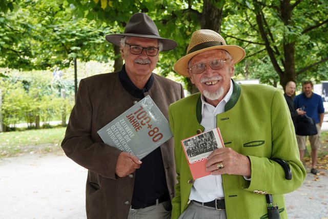 Landesinnungsmeister Fotografie, Gerhard Sulzer (re.) mit Karl Lettner, Fotograf aus Neumarkt. 