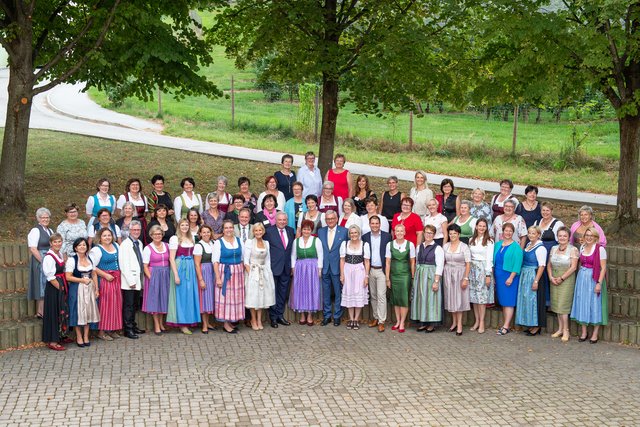 Beim großen Bürgermeisterinnen-Treffen im Apfeldorf Puch bei Weiz war auch Wundschuhs Ortschefin Barbara Walch dabei. | Foto: Kasofoto