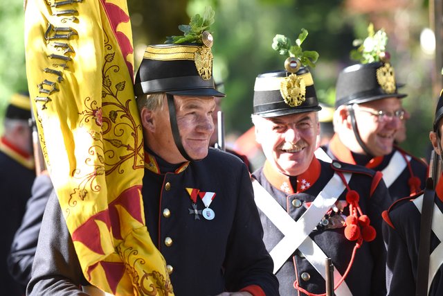 Traditionsregimenter und Bürgergarden kamen in die Kaiserstadt.