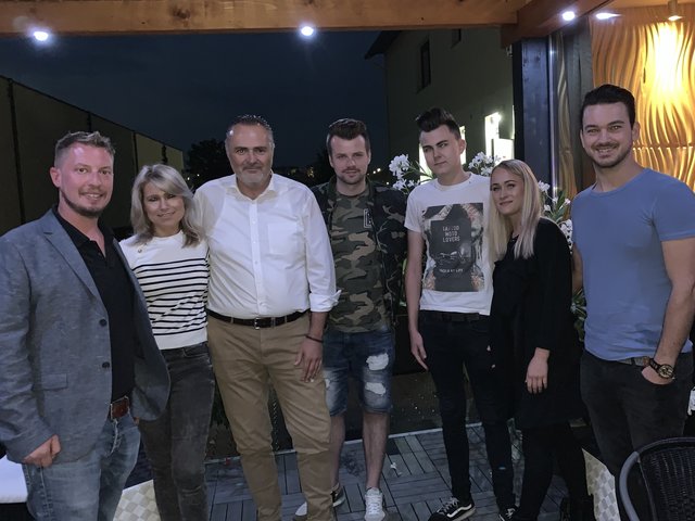Zu Gast bei Daniel Gollnhuber (r.) und Michelle Kaplaner (2.v.r.) im Club Diamond waren auch schon Claudius Vlasak und Matthias Freitag, Inhaber der Bookingagentur World of Fame, sowie LH Hans Peter Doskozil.