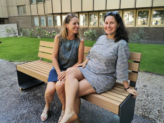 Veronika Mickel-Göttfert mit Bezirksrätin Sylvie Walch (ÖVP) bei einer kurzen Ruhepause. | Foto: Reisenbauer