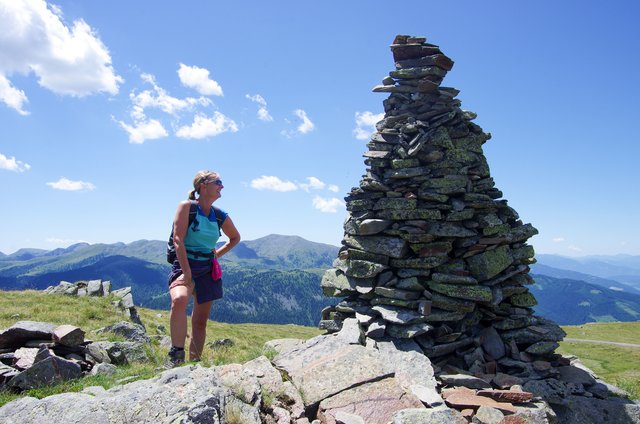 Am Nockberge-Trail begegnet man auch immer wieder den "Steinmandln". Oft weisen sie den Wanderern den Weg